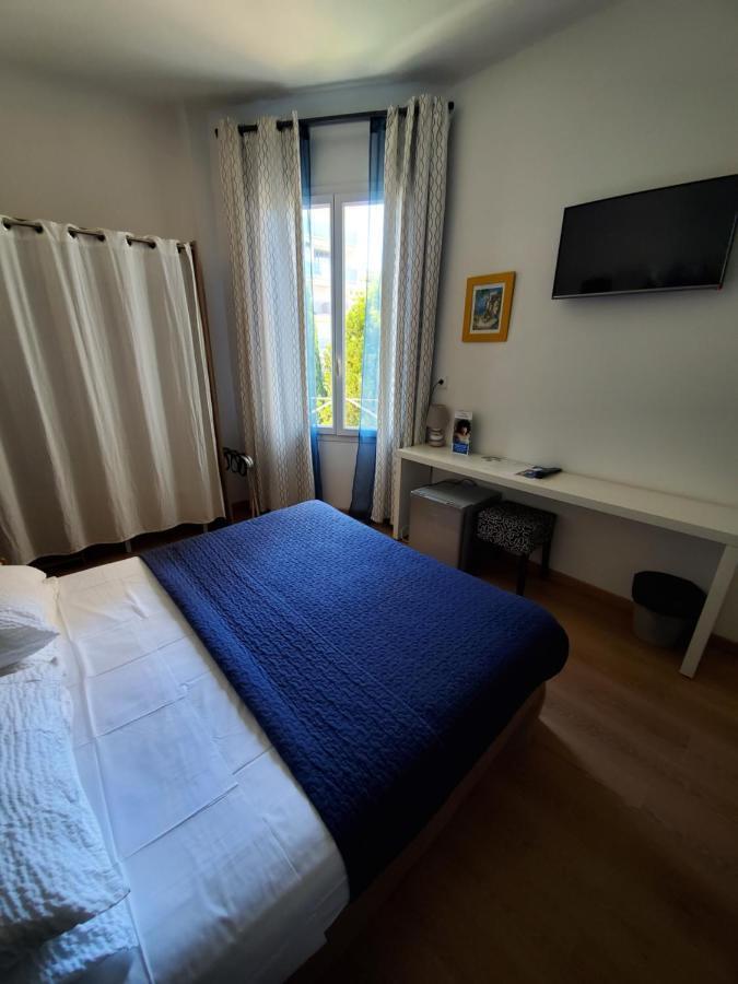 Brit Hotel Colbert Juan-les-Pins Bagian luar foto