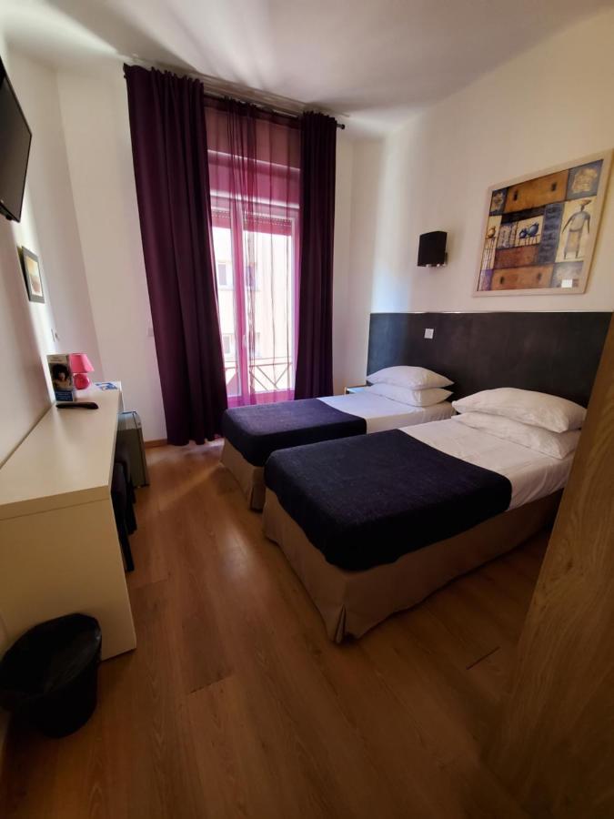 Brit Hotel Colbert Juan-les-Pins Bagian luar foto