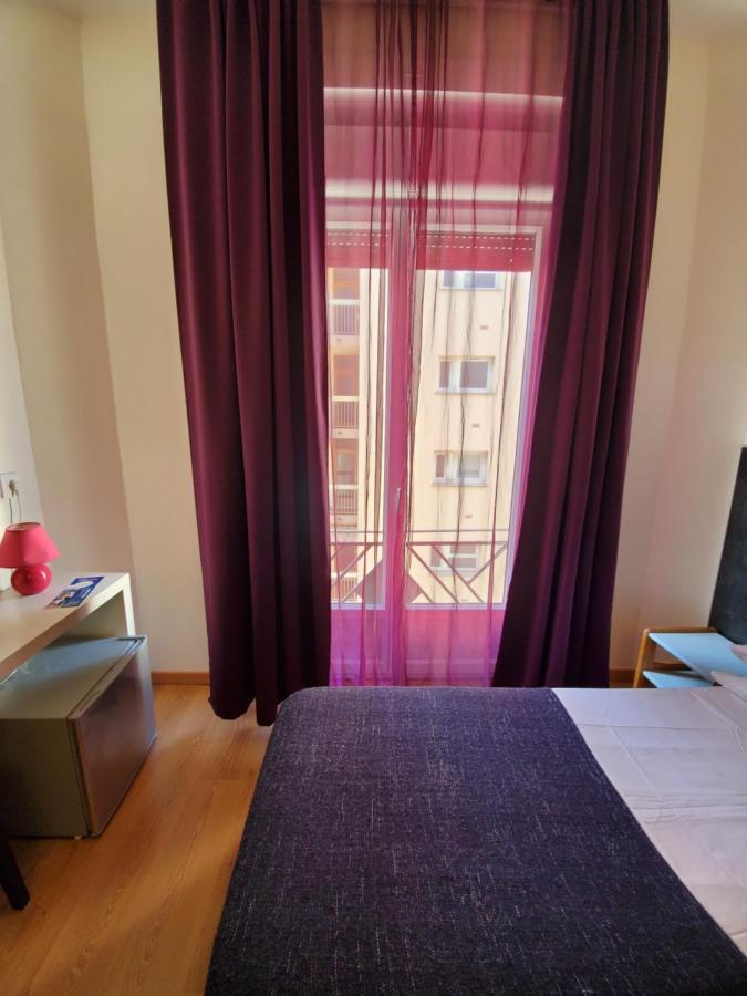 Brit Hotel Colbert Juan-les-Pins Bagian luar foto