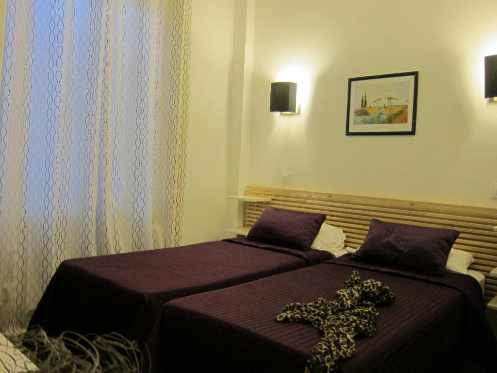 Brit Hotel Colbert Juan-les-Pins Bagian luar foto