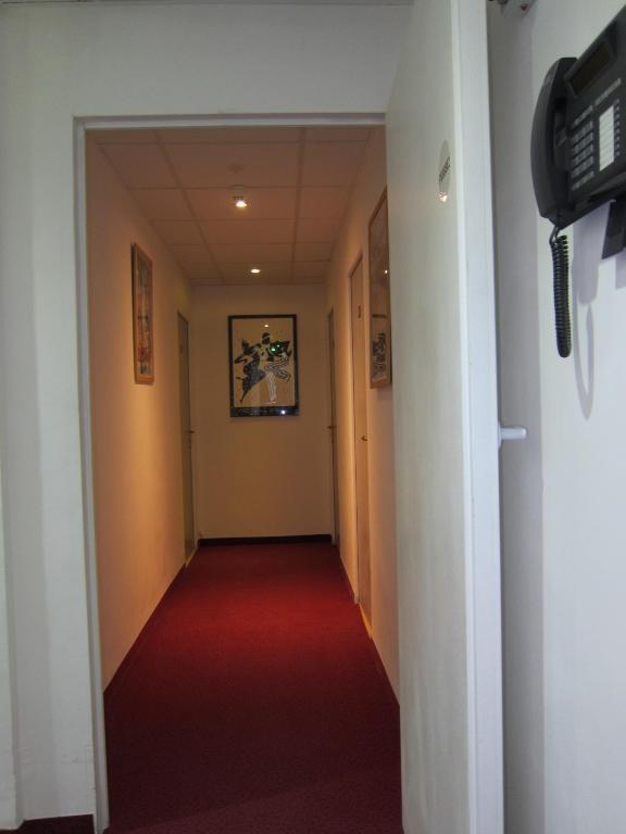 Brit Hotel Colbert Juan-les-Pins Bagian luar foto