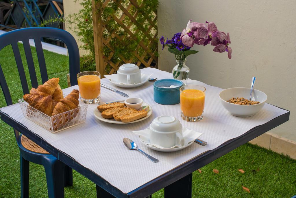 Brit Hotel Colbert Juan-les-Pins Bagian luar foto