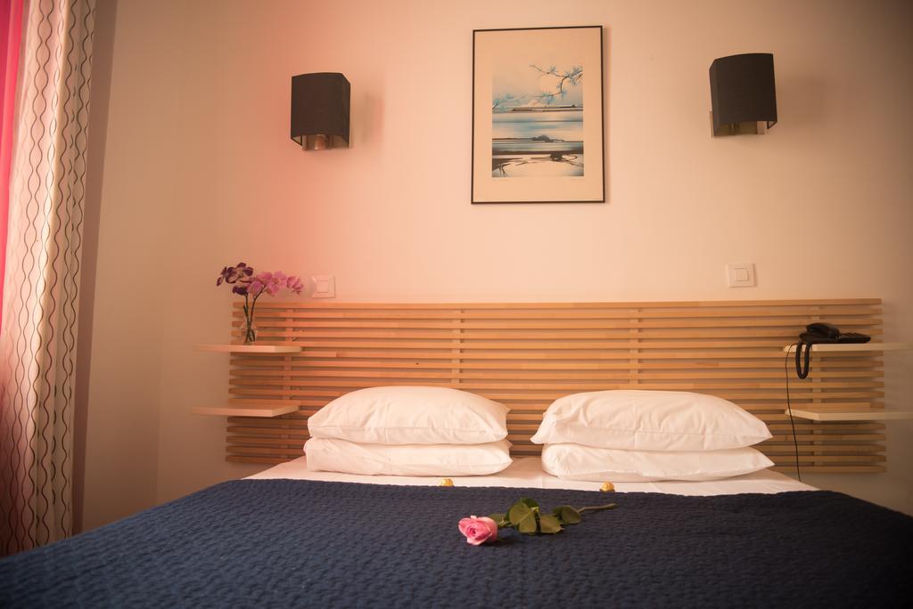 Brit Hotel Colbert Juan-les-Pins Bagian luar foto