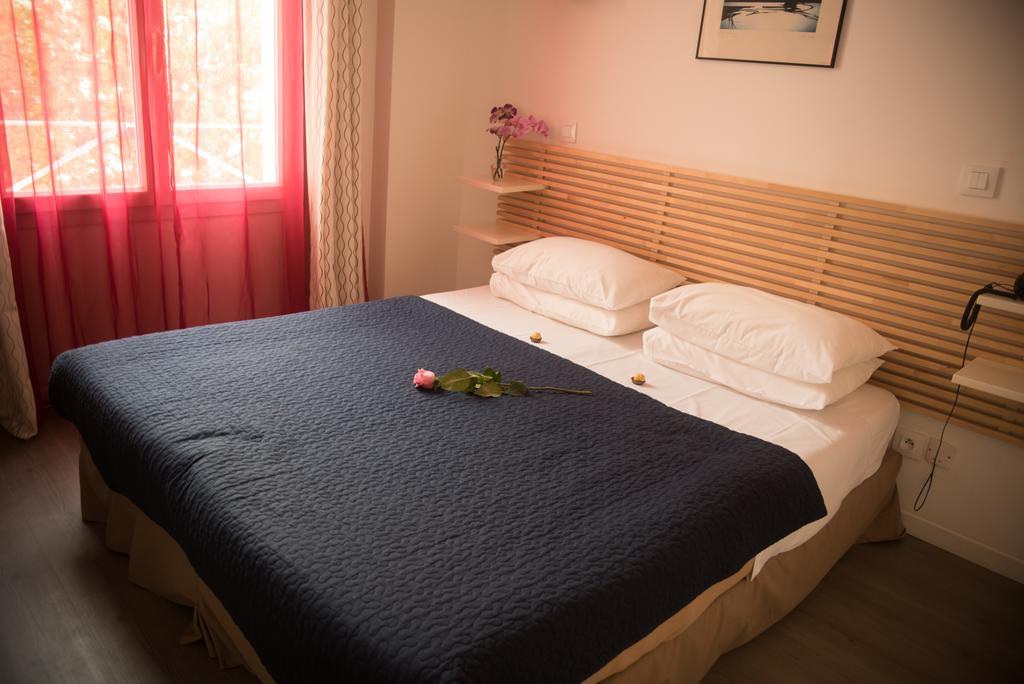 Brit Hotel Colbert Juan-les-Pins Bagian luar foto