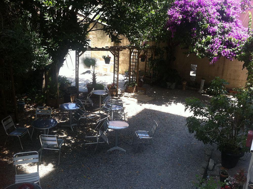 Brit Hotel Colbert Juan-les-Pins Bagian luar foto