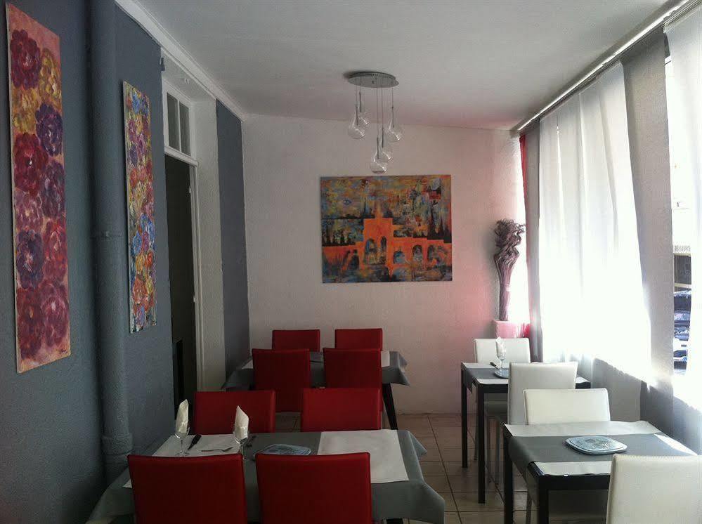 Brit Hotel Colbert Juan-les-Pins Bagian luar foto