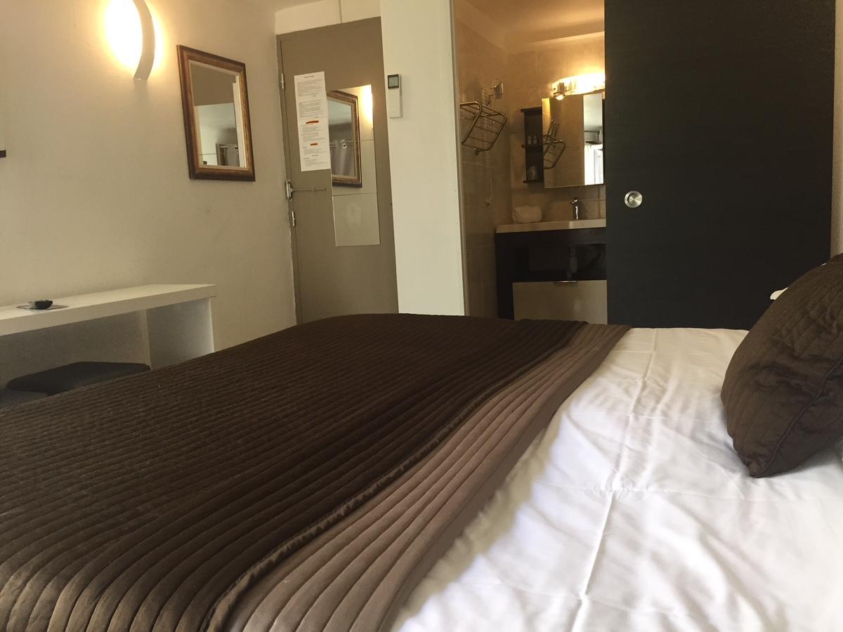 Brit Hotel Colbert Juan-les-Pins Bagian luar foto