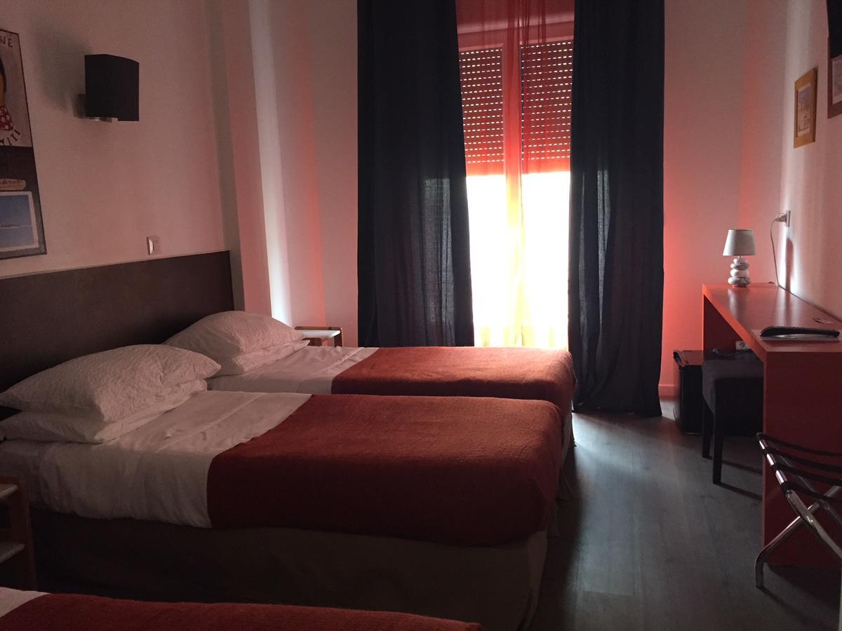 Brit Hotel Colbert Juan-les-Pins Bagian luar foto