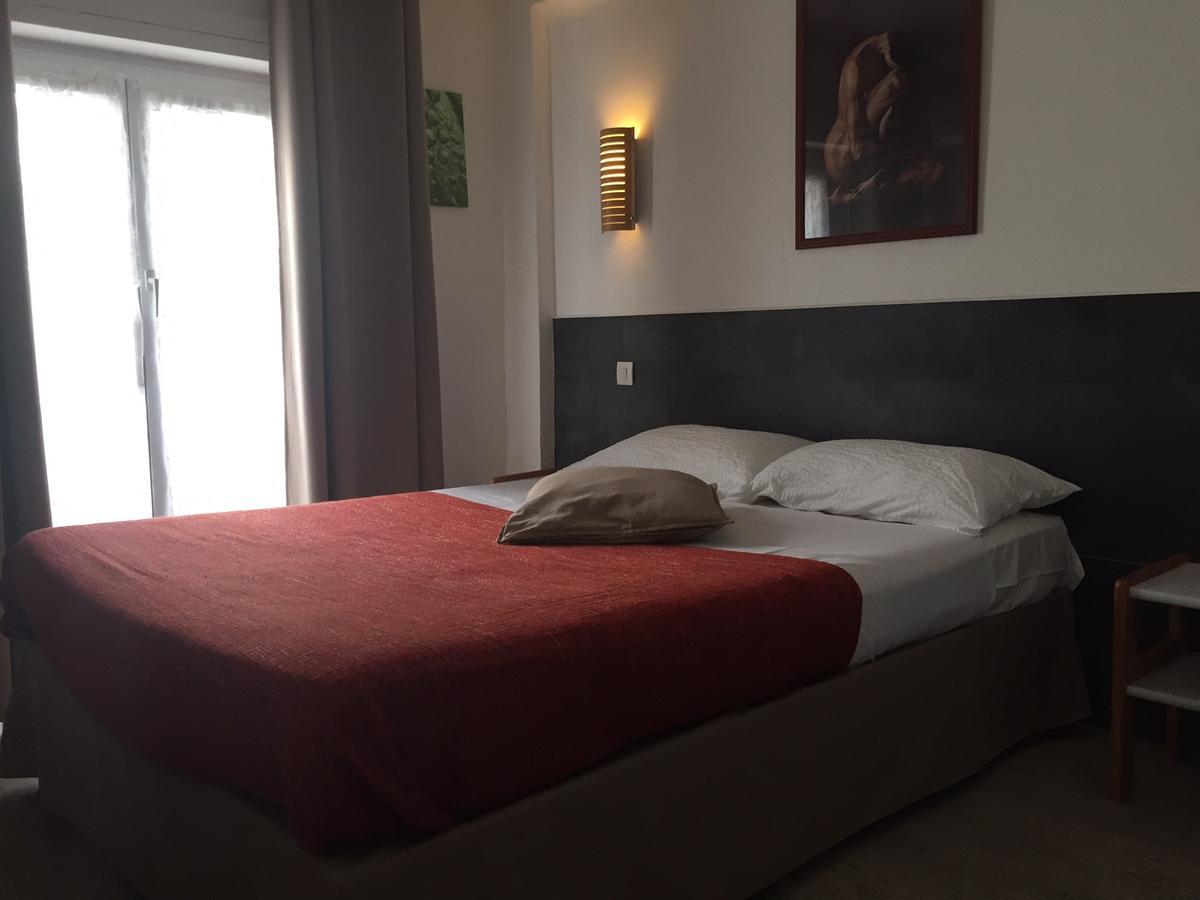 Brit Hotel Colbert Juan-les-Pins Bagian luar foto