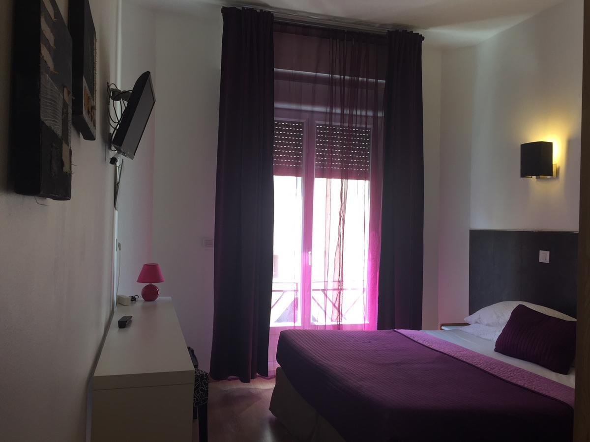 Brit Hotel Colbert Juan-les-Pins Bagian luar foto