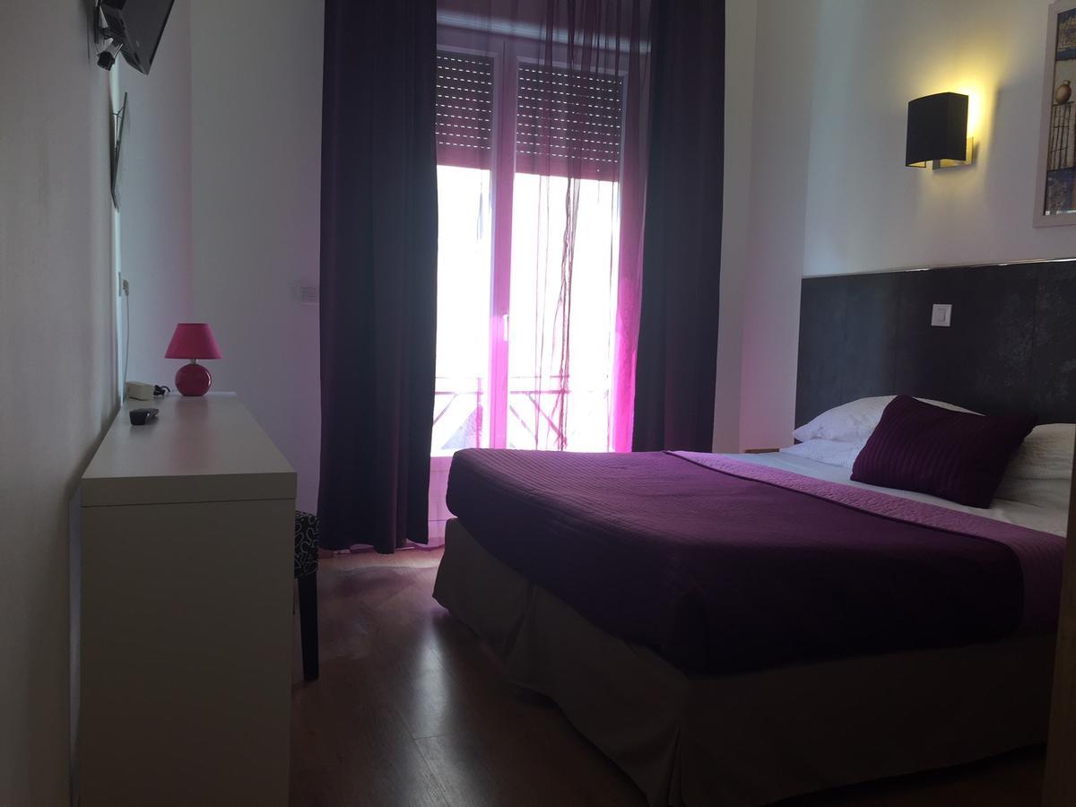 Brit Hotel Colbert Juan-les-Pins Bagian luar foto