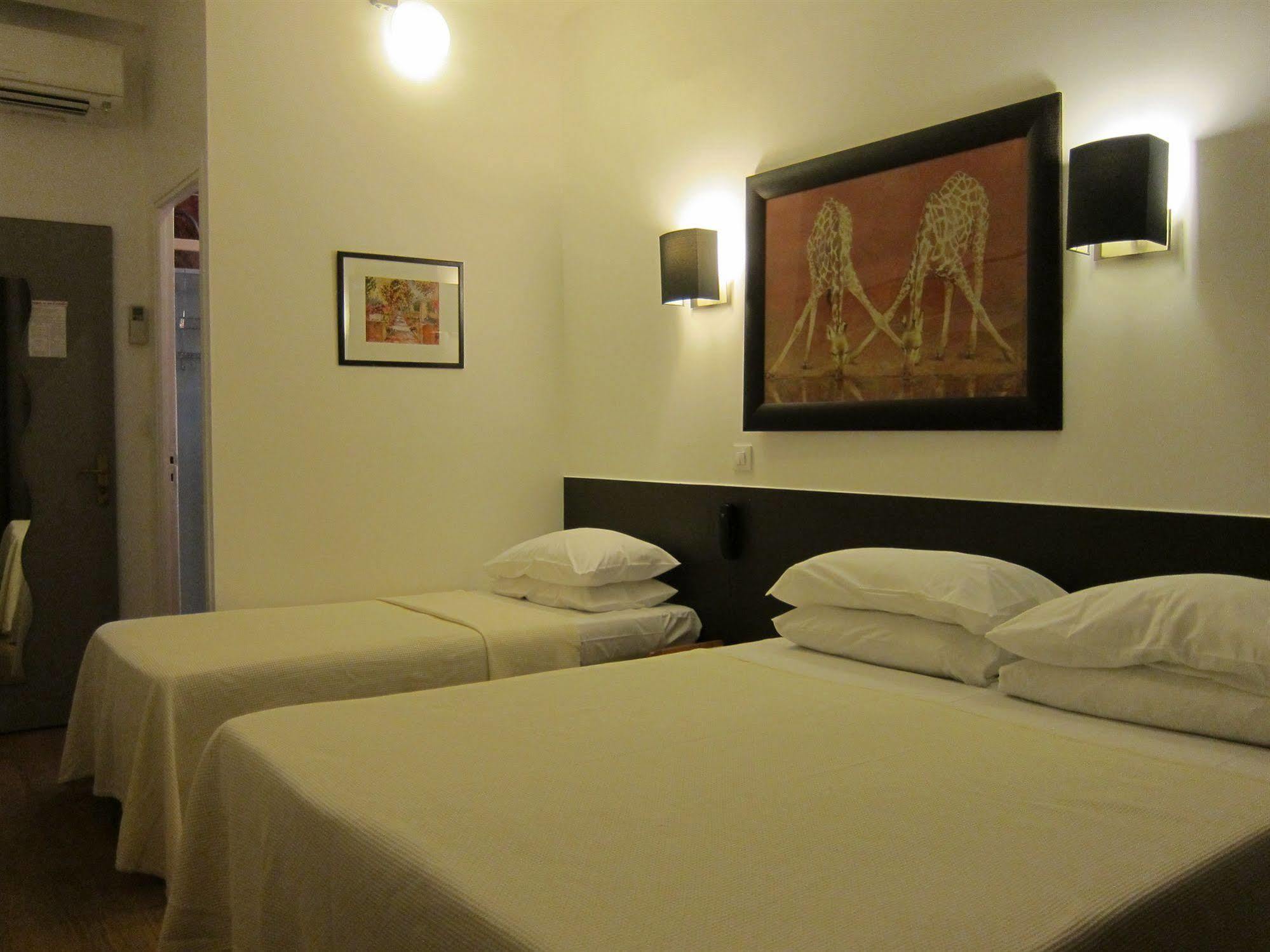 Brit Hotel Colbert Juan-les-Pins Bagian luar foto
