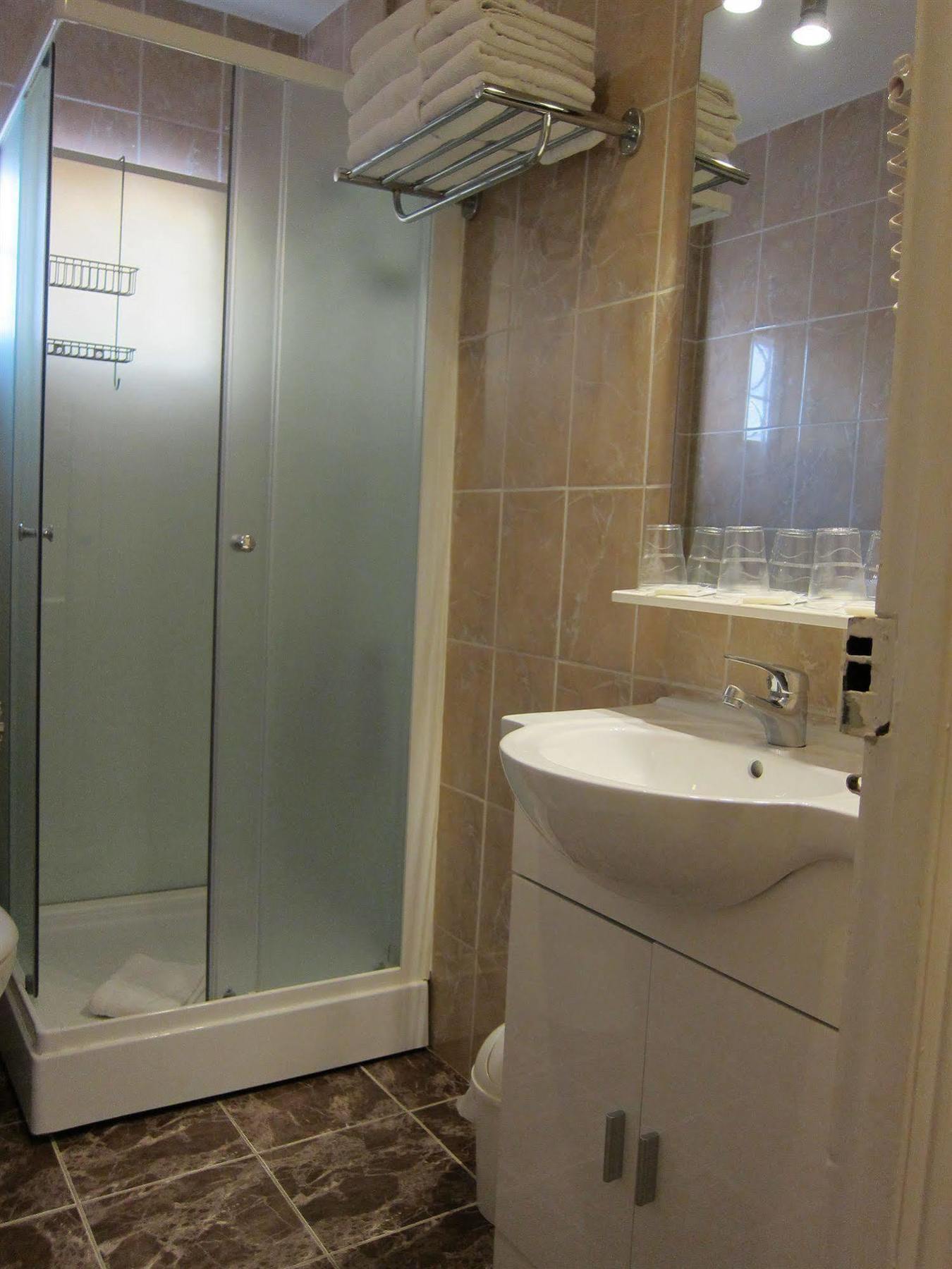 Brit Hotel Colbert Juan-les-Pins Bagian luar foto