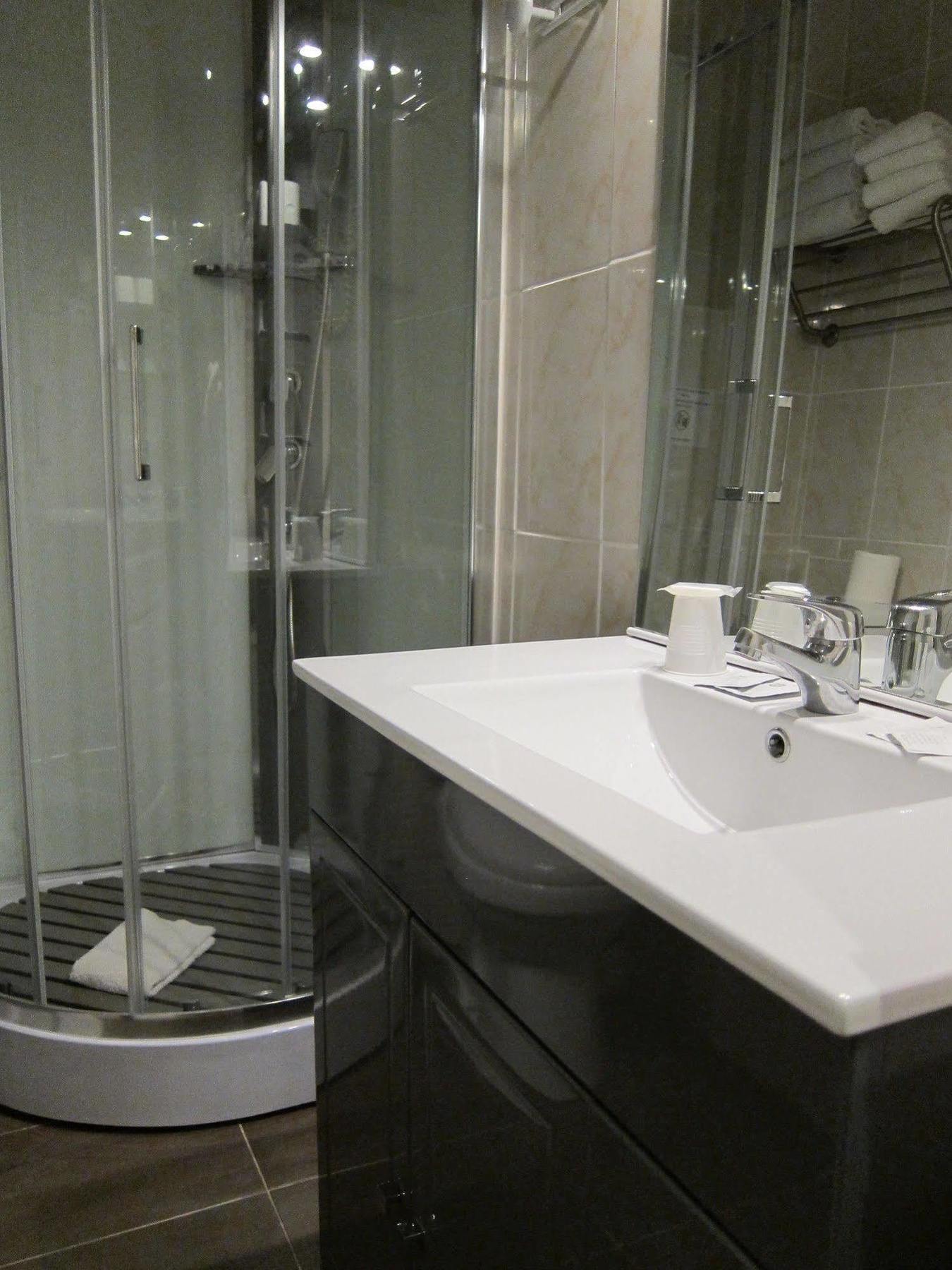 Brit Hotel Colbert Juan-les-Pins Bagian luar foto