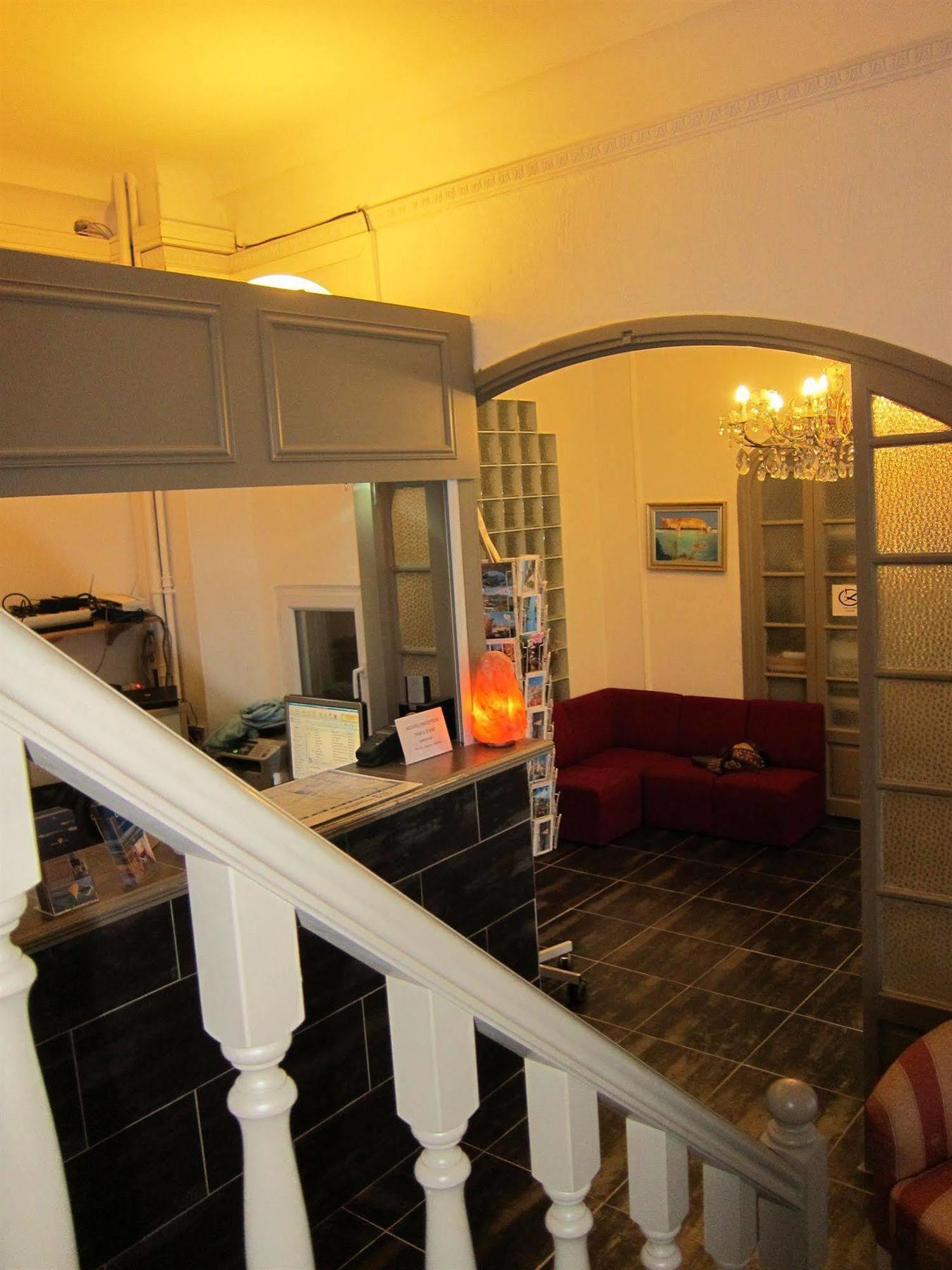 Brit Hotel Colbert Juan-les-Pins Bagian luar foto