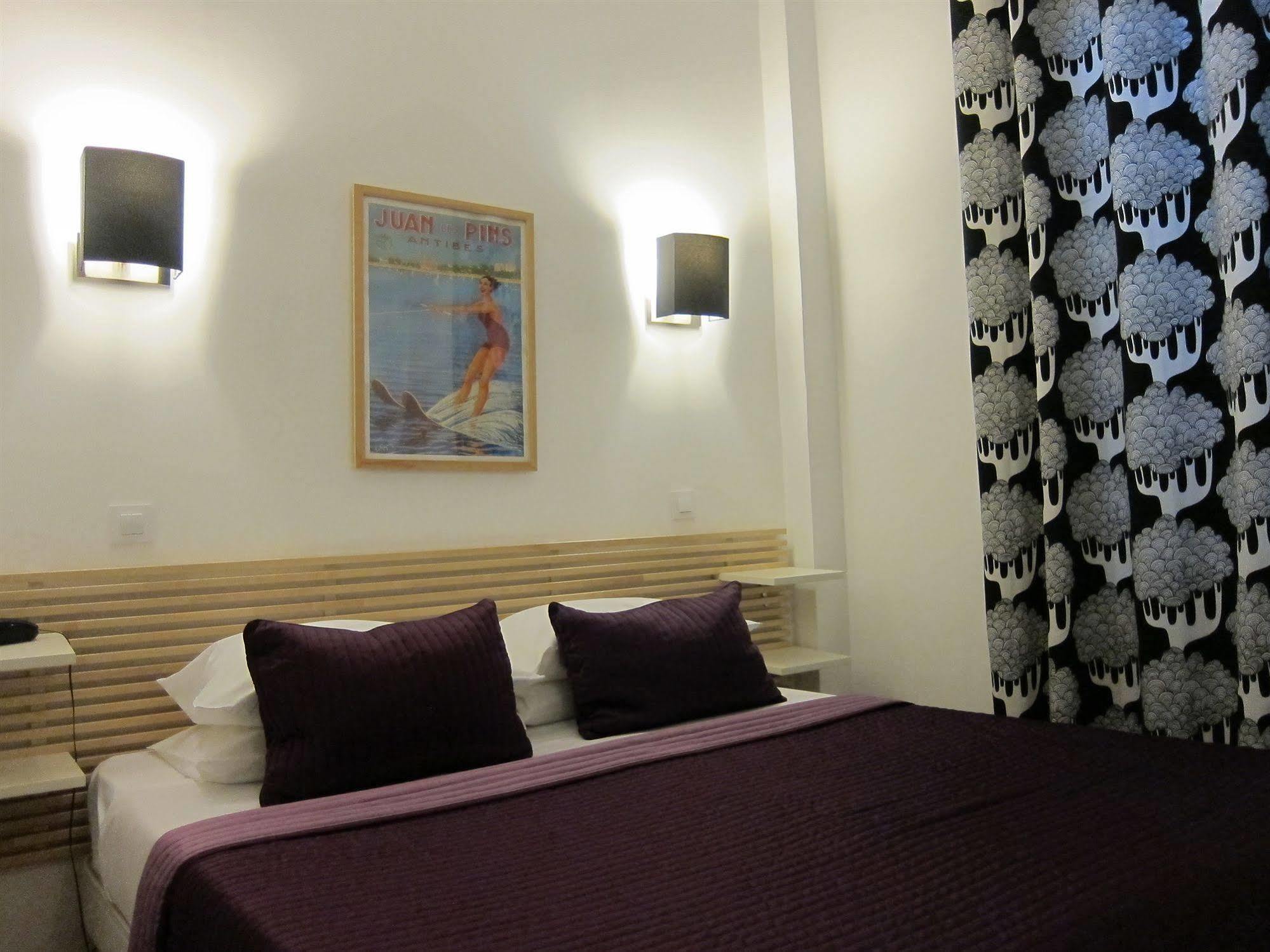 Brit Hotel Colbert Juan-les-Pins Bagian luar foto