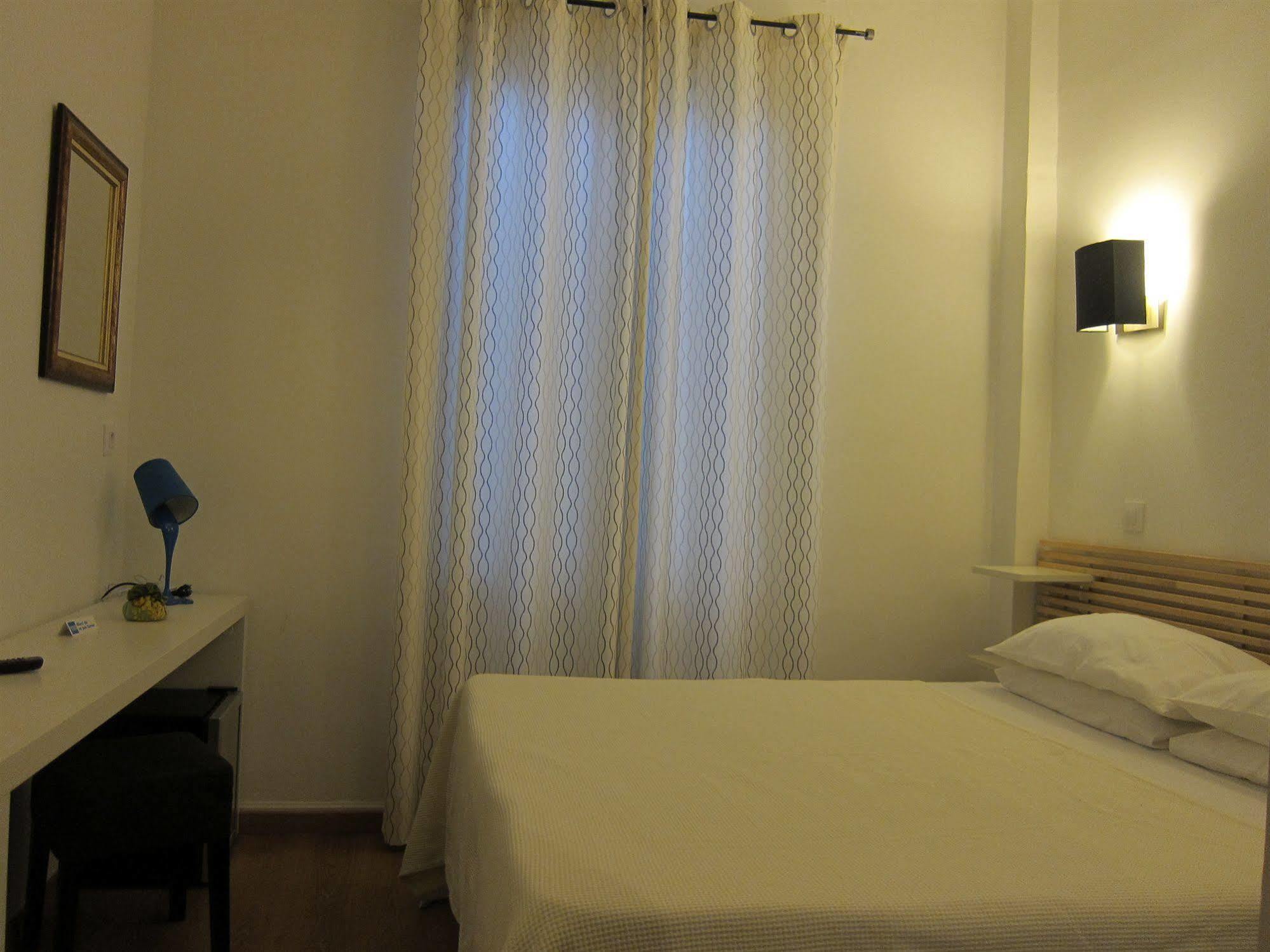 Brit Hotel Colbert Juan-les-Pins Bagian luar foto