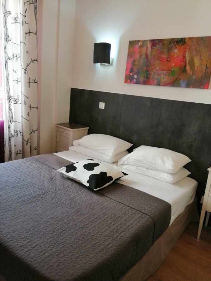 Brit Hotel Colbert Juan-les-Pins Bagian luar foto