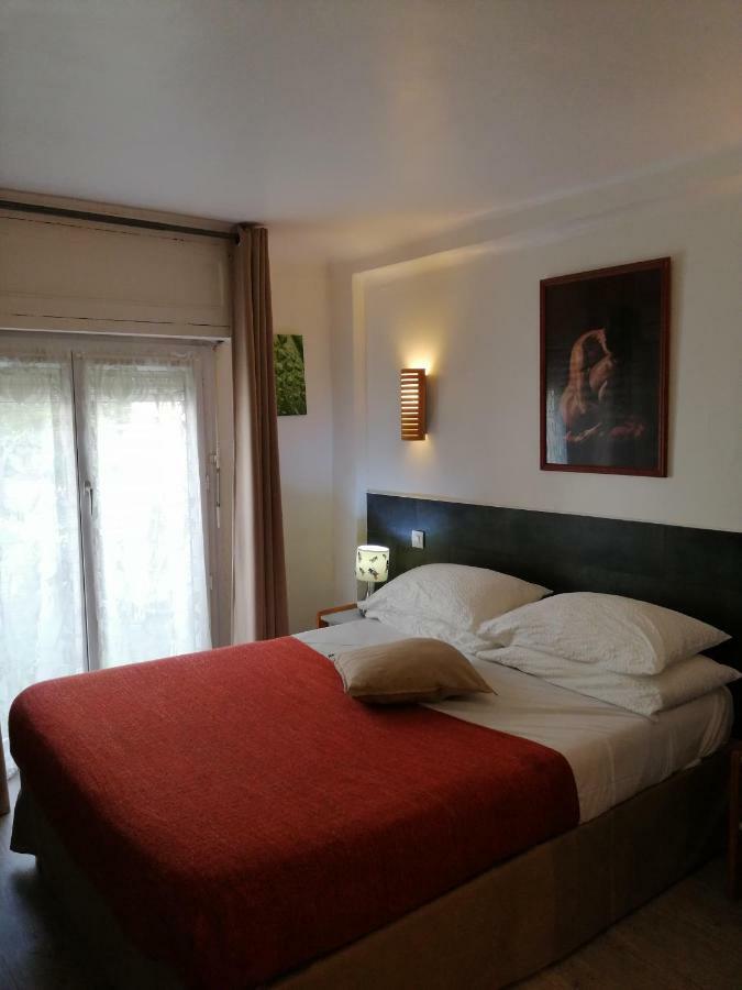 Brit Hotel Colbert Juan-les-Pins Bagian luar foto
