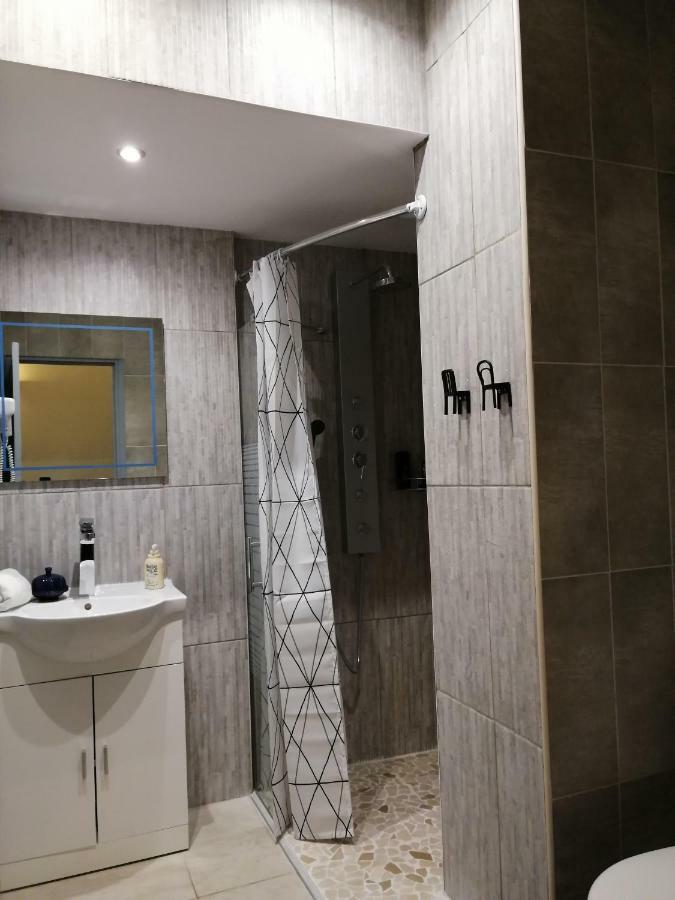Brit Hotel Colbert Juan-les-Pins Bagian luar foto