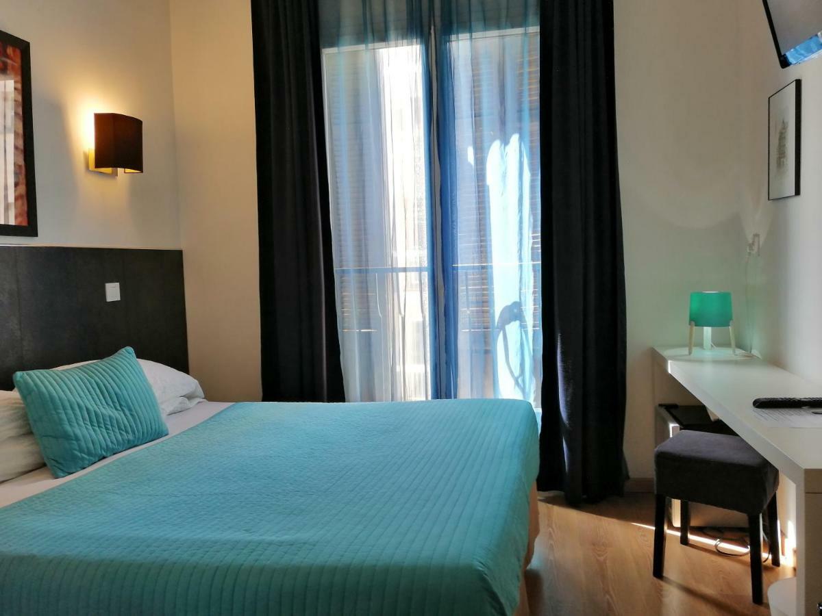 Brit Hotel Colbert Juan-les-Pins Bagian luar foto